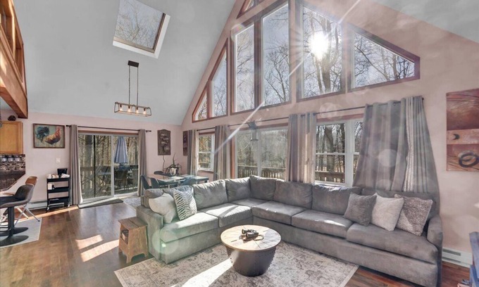 Gouldsboro Chalet De Esquí | A-Frame Chalet - Mountain modern in Big Bass Lake with pool!