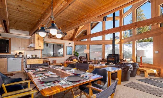 West Meadows Cabina | A-Frame of Mind on the meadow