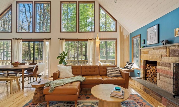 East Stroudsburg Chalet De Esquí | A-Frame | Ski | Hike | Firepit | Hot Tub