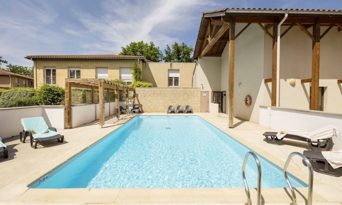 Marcy-l'Etoile Apartamento | A French Countryside Haven w/ Outdoor Pool