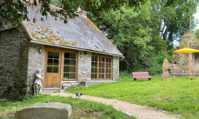 Garlan Cabaña | A French countryside detached cottage located in hectares of private land.