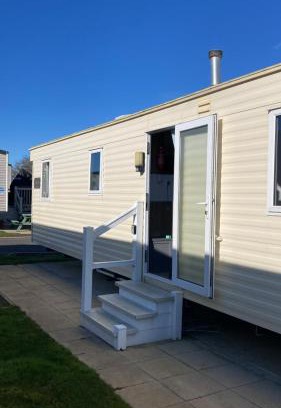 Blackpool Otro | A fully equiped caravan Marton mere haven