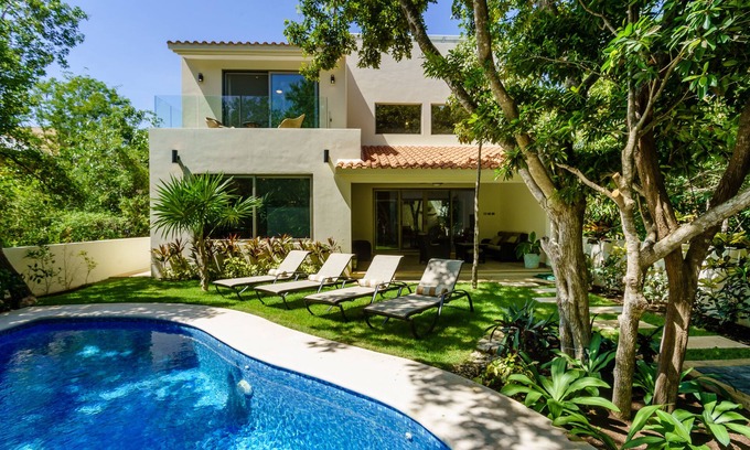 Puerto Aventuras Casa | Una hermosa casa privada a estrenar, piscina privada, en el campo de golf, vivir en mucama