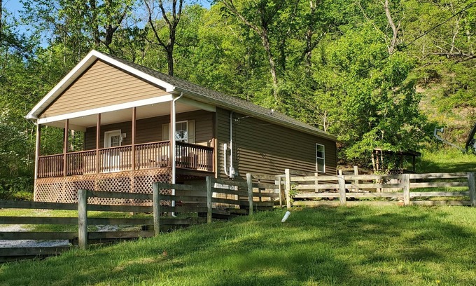 Luray Cabaña | A HAPPY PLACE-River access,beautiful views only 15 minutes to town
