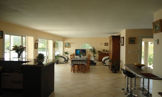 Istres Casa | Un remanso de paz enclavado en el corazón de la Provenza.
