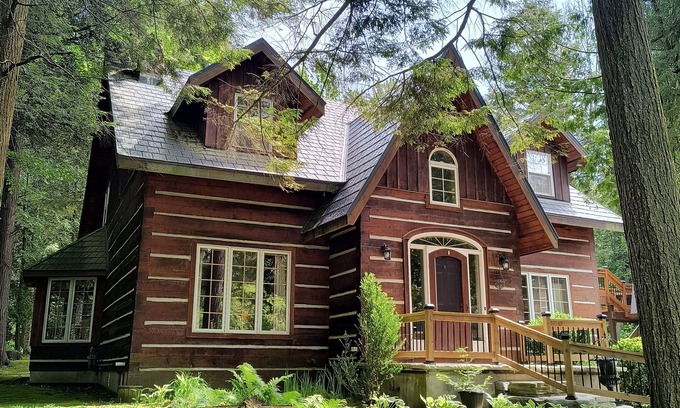 Tiny Casa | A hidden gem in Thunder Beach, Ontario - Vacation Log Home Rental (Monthly)