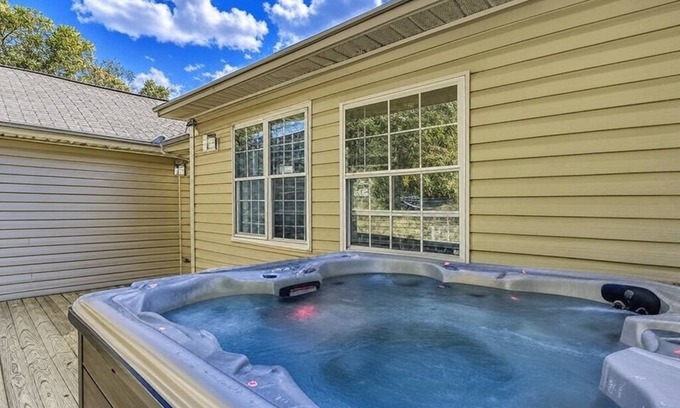 Sevierville Chalet De Esquí | A Hillside Getaway, $1089 of FREE tickets for each paid day, Dollywood and more!
