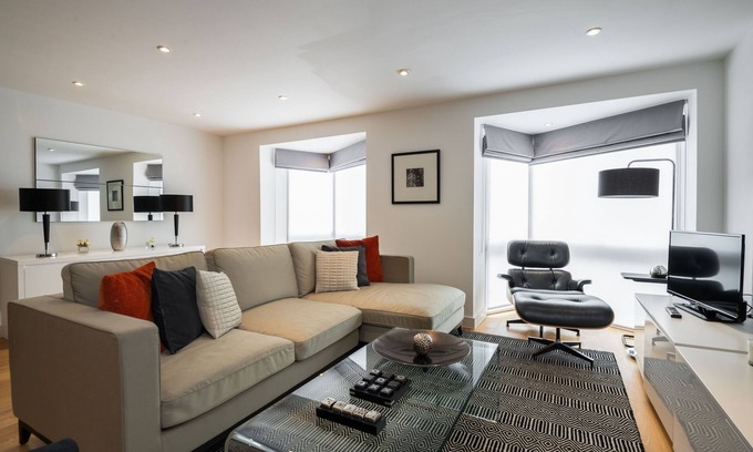 Queen's Park Casa | A Hint of Pink - Tres Habitaciones Casa, Capacidad 6