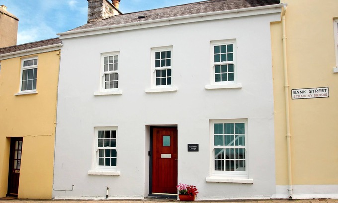 Castletown Cabaña | A holiday cottage that sleeps 4 guests in 2 bedrooms