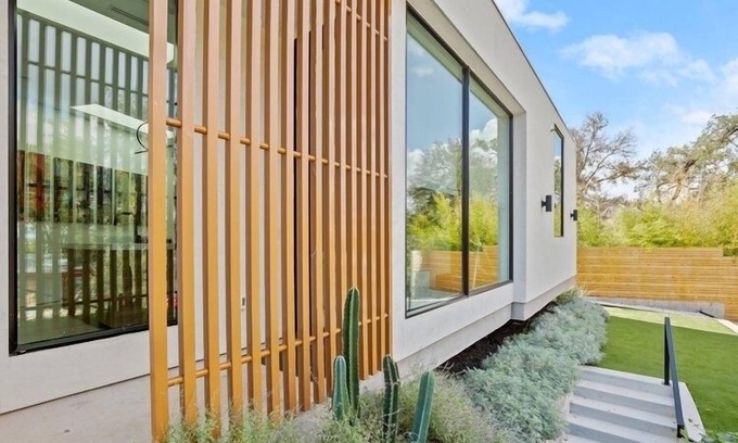 Galindo Casa | A hop, skip, or a scooter away from iconic Austin!