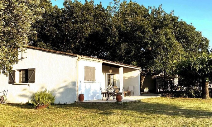La Begude-de-Mazenc Casa | A house among the oaks with a swimming pool.
