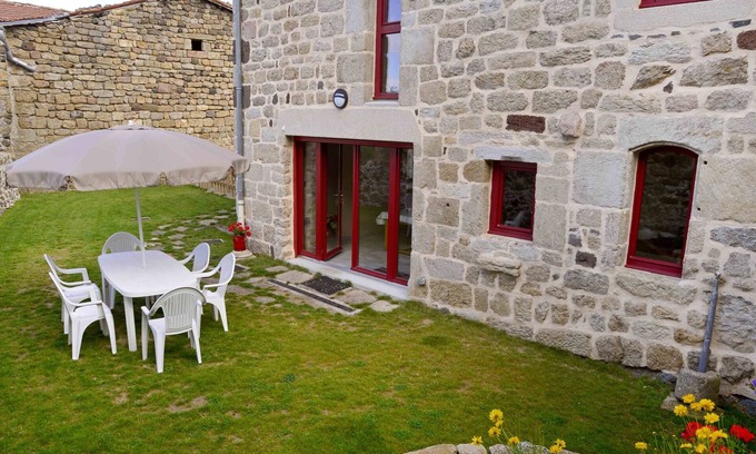 Saint-Etienne-du-Vigan Casa | A house of character and contemporary comfort