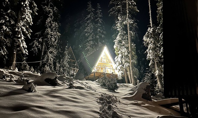 Bakhmaro Cabaña | A house in the forest, if you want to relax in the forest and be alone. hot tub