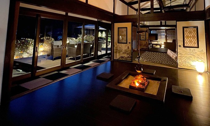 Wakamiko Casa | A house with a hearth surrounded by Mt Fuji and Y / Hokuto Yamanashi