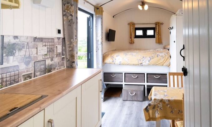 St Wenn Cabina | A hut with a view