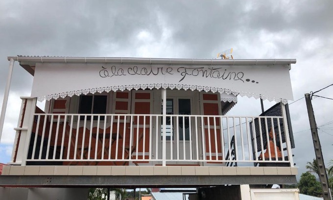 Sainte-Suzanne Otro | A LA CLAIRE FONTAINE