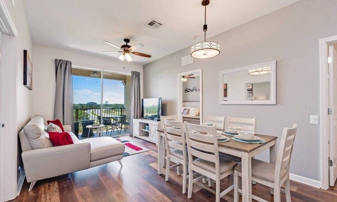 Florida Central Atlantic Coast Apartamento | Sparkling, Modern and Private Condo. CDC Cleaning. Top Floor, LAKE VIEW #4126
