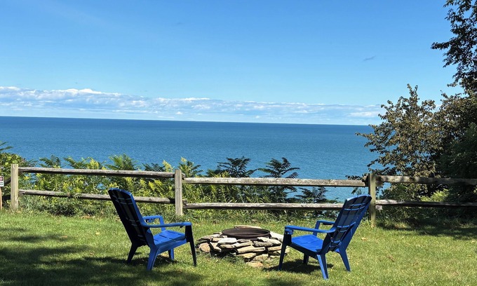 North East Casa | A lakefront escape in charming North East