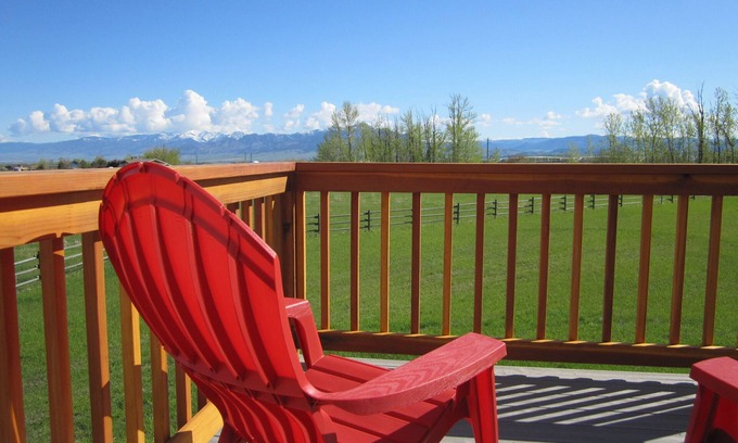 Hyalite Meadows Apartamento | Un poco de campo, pero cerca de la ciudad, con espectaculares vistas a las montañas.