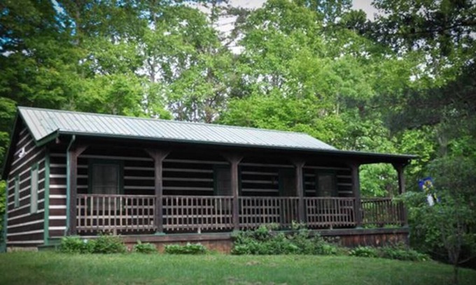 Spruce Pine Cabina | A little mountain cabin in the woods.