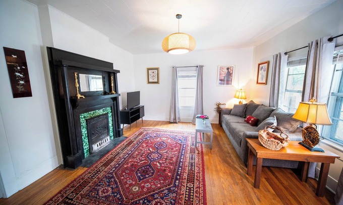 East End - Valley Street Apartamento | A Little Slice of Awesome! Walk Downtown!