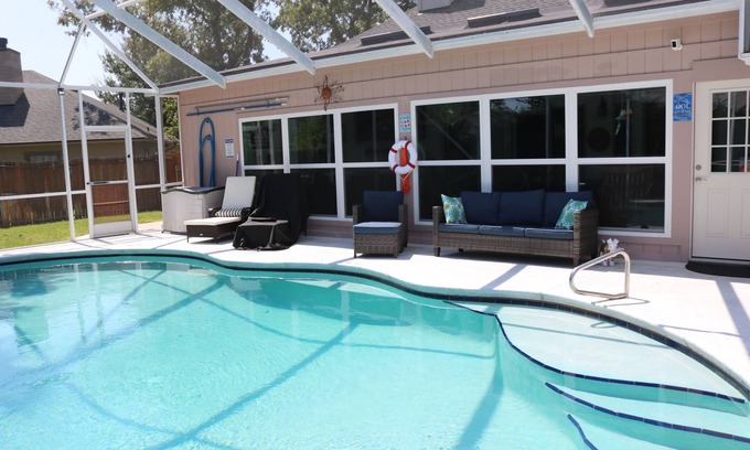 Southside Casa | A Little Southwest in the Southeast! Great Pool Home in Jacksonville!