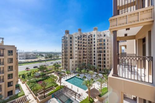 Umm Suqeim 3 Apartamento | A Living One 1BR Apartment At Asayel 3, Madinat Jumeirah