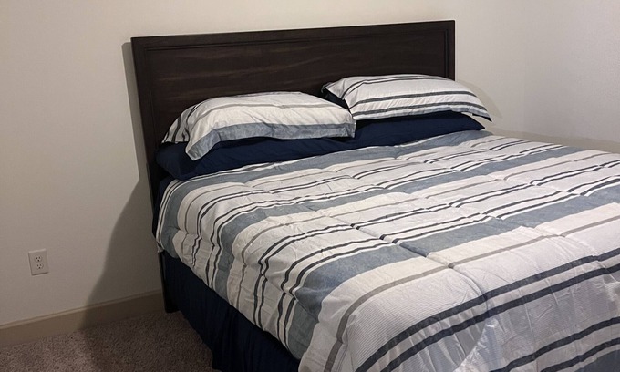 Woodlake - Briar Meadow Apartamento | A lovely and well spaced one bedroom with a pool view