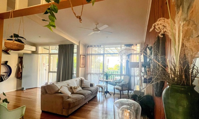 Dromana Casa | A lovely boutique home with big garden and sea views