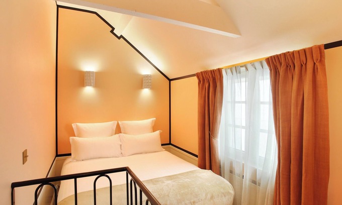 Saint-Gervais Apartamento | A Lovely Studio Duplex with Services in Le Marais