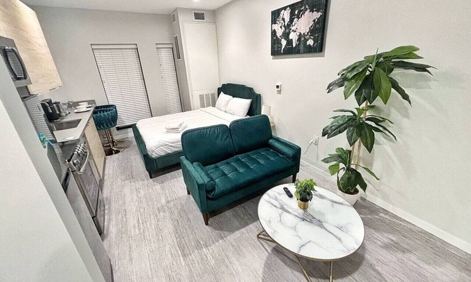 Historic East Village Apartamento | A lush, green-themed retreat home in Des Moines’ vibrant East Village.