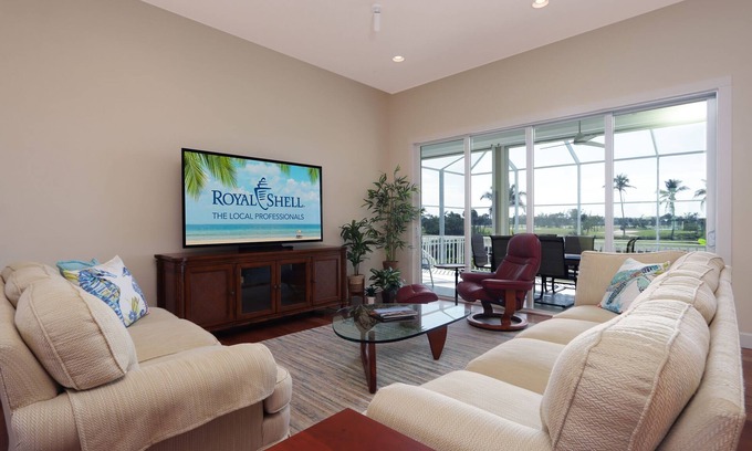 Beachview Country Club Estates Casa | A Luxurious and Spacious Retreat With Stunning Lake and Golf Course Views - Birdie Haven
