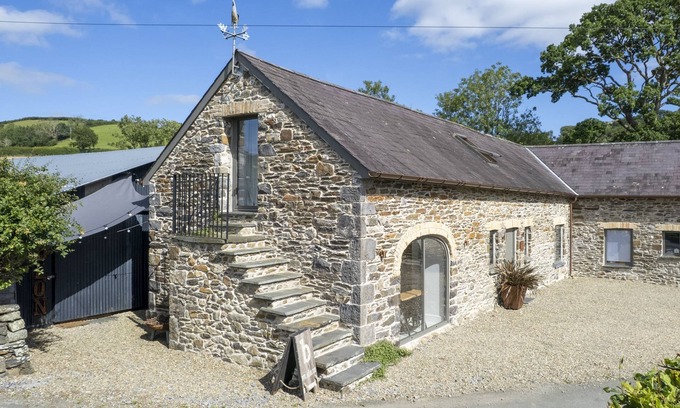 Carmarthen Cabaña | A luxurious barn converted to high standard