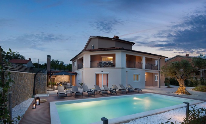 Presika Villa | Una lujosa joya cerca del mar, privada y tranquila.