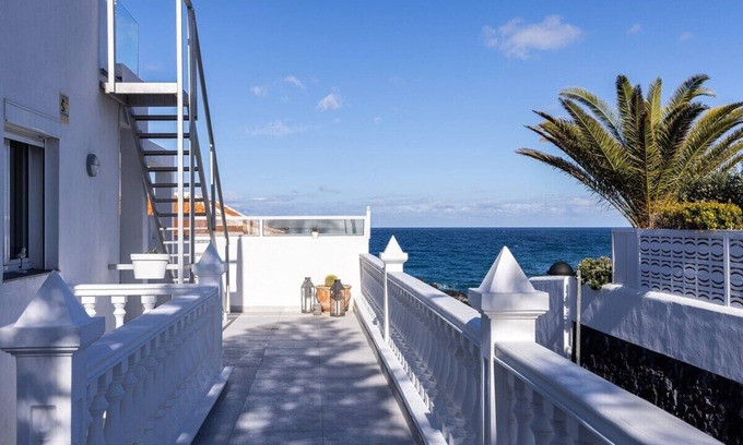 Playa San Juan Villa | La villa en Playa de San Juan posee 3 dormitorio(s) y capacidad para 5 personas