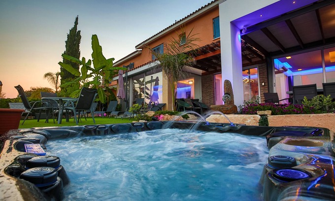 Chlorakas Villa | A luxury 3 Bedroom Villa with Hot Spa Jacuzzi