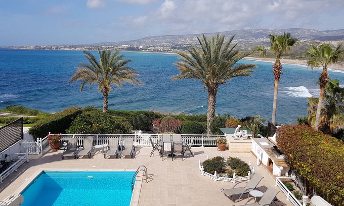 Kissonerga Villa | Una Villa de lujo frente al mar con piscina climatizada y vistas impresionantes