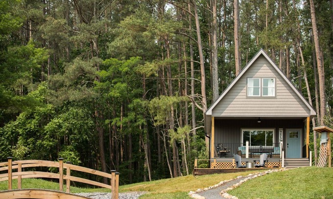 Shenandoah Cabina | A majestic, water's edge retreat on the banks of the Shenandoah River