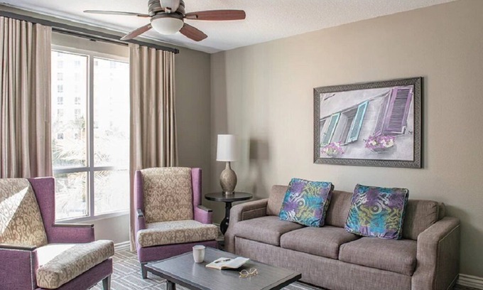Las Vegas Condominio | A Mediterranean-style vacation retreat immediately adjacent to Formula1 Paddock