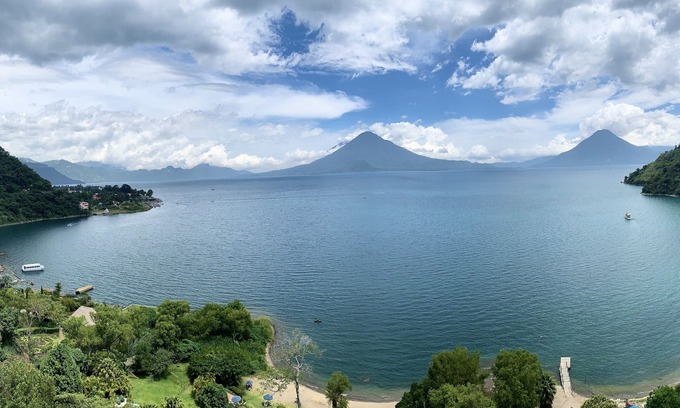 Panajachel Apartamento | A Million Dollar View in Lake Atitlán . Penthouse vacation rental .