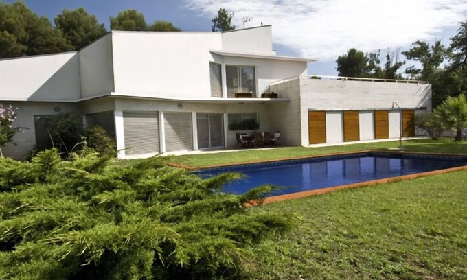 Castellarnau Villa | Villa moderna, Piscina, Wifi gratis, Zona Residencial a 20 min de Barcelona