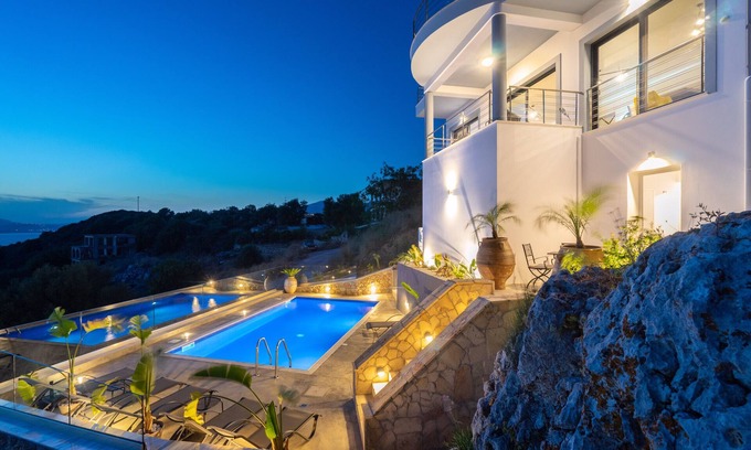 Kefalonia Villa | Una villa espaciosa y moderna con una de las mejores vistas del atardecer.