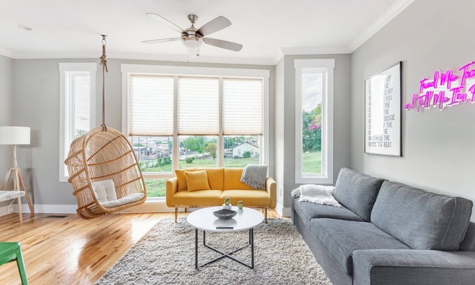 Katie Hill Neighborhood Casa | A modern two-bedroom/2.5 Bathroom townhome in East Nashville. Come enjoy this amazing rooftop! Our home includes a spacious garage for two vehicles. This newly built home is only a 10-min drive to most attractions including Broadway, Nissan Stadium,