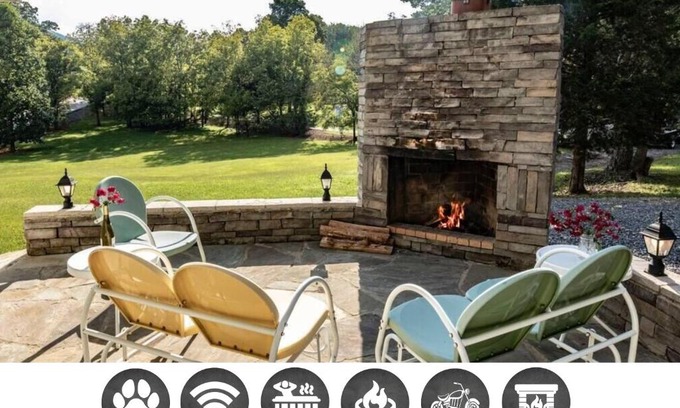 Wears Valley Casa | A Mountain Cottage cabin