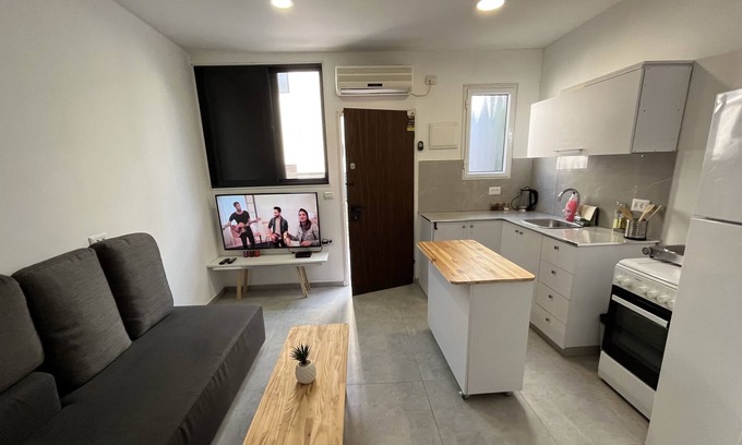 Netanya Apartamento | A new and spacious apartment with a private yard and jacuzzi