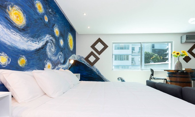El Cangrejo Apartamento | Una noche con Van Gogh en este encantador apartamento con un toque holandés