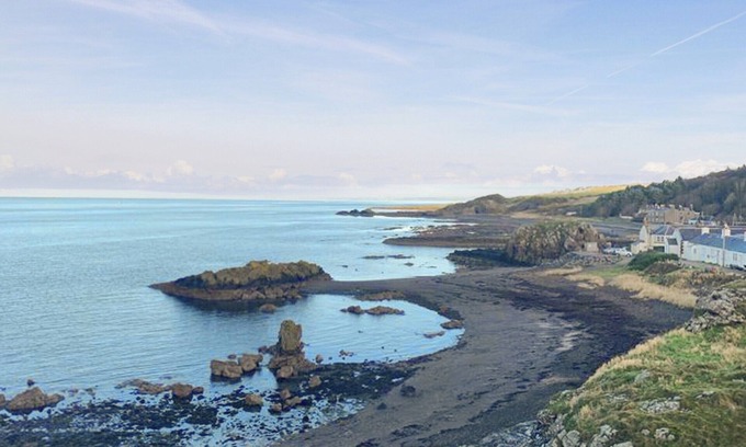 Dunure Cabaña | A perfect coastal getaway.