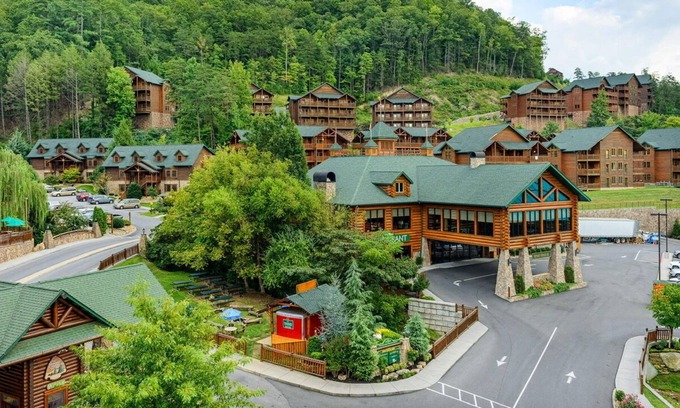 Gatlinburg Villa | A Perfect Fall Family Getaway/ October 20-27, 2024