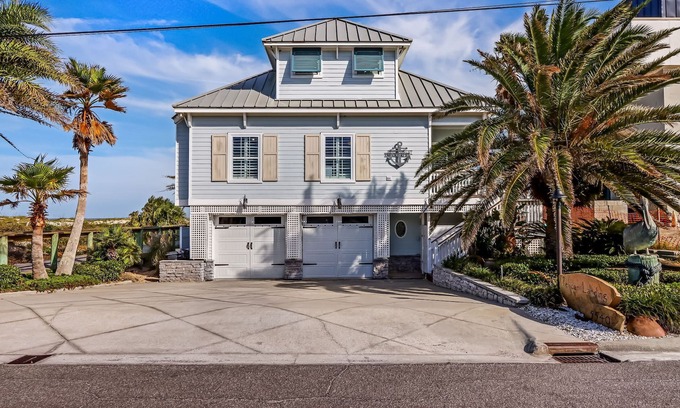 American Beach Casa | Pelican Landing: un refugio de lujo frente al mar tropical que admite mascotas