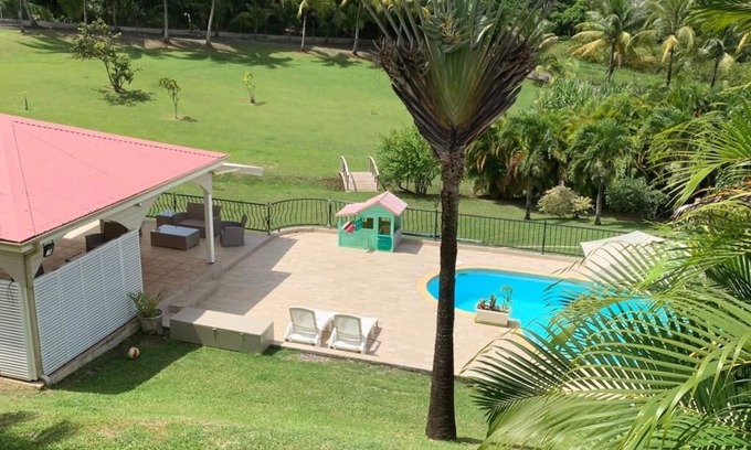 Circuit 1C1 Casa | Un Petit Bourg, la villa "Le Bakoua" le da la bienvenida en una zona tropical!